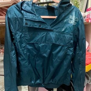 Women’s size small Nike windbreaker brand new never worn!